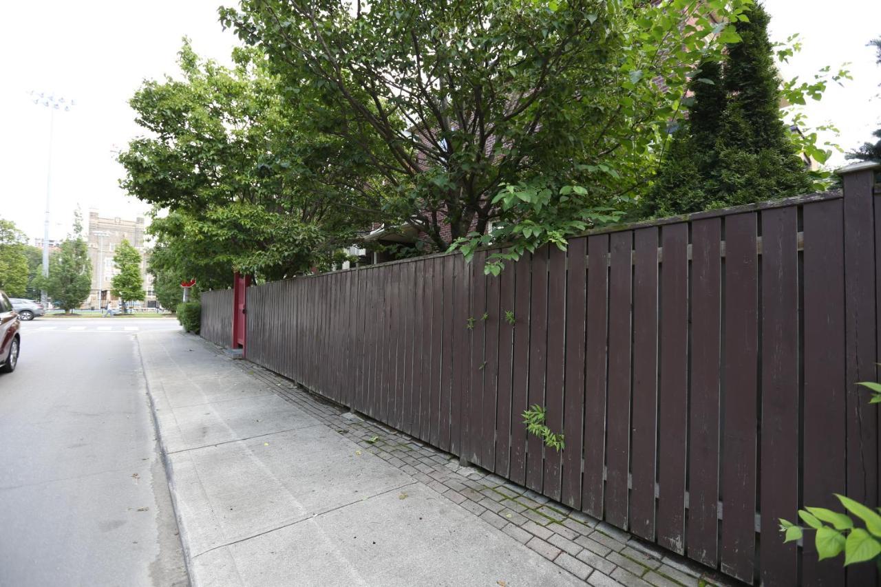 Phoebe Wang Toronto Exterior foto